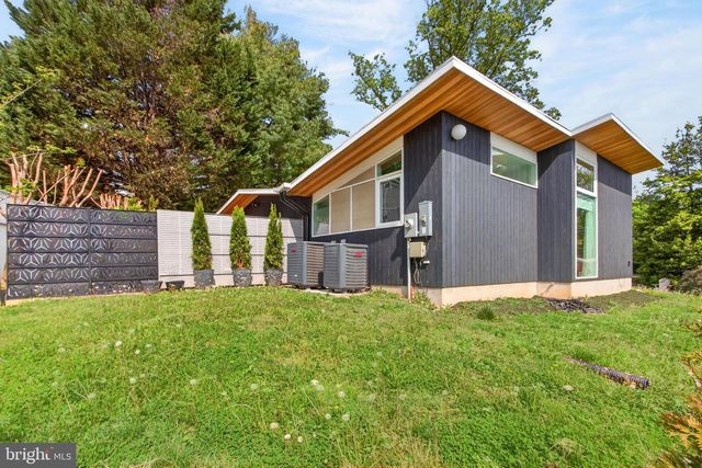 7905 SYCAMORE DR, Falls Church, VA 22042