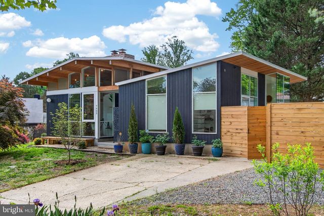 7905 SYCAMORE DR, Falls Church, VA 22042