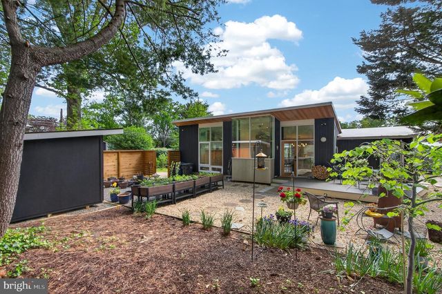 7905 SYCAMORE DR, Falls Church, VA 22042