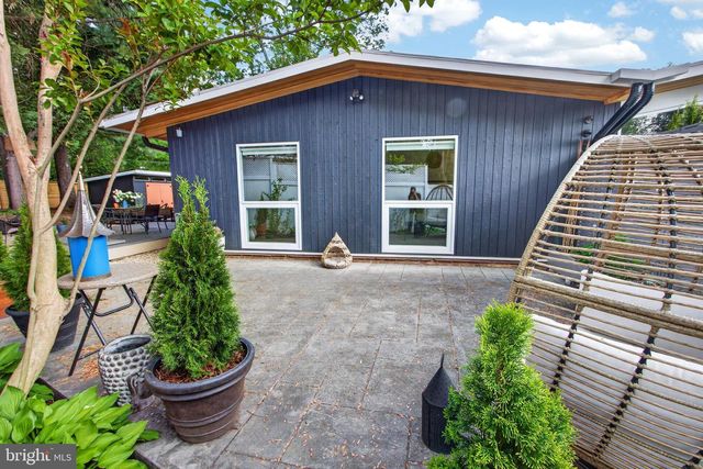 7905 SYCAMORE DR, Falls Church, VA 22042