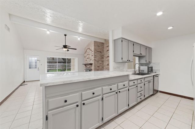 10410 Rancho Bernardo Lane, Sugar Land, TX 77498