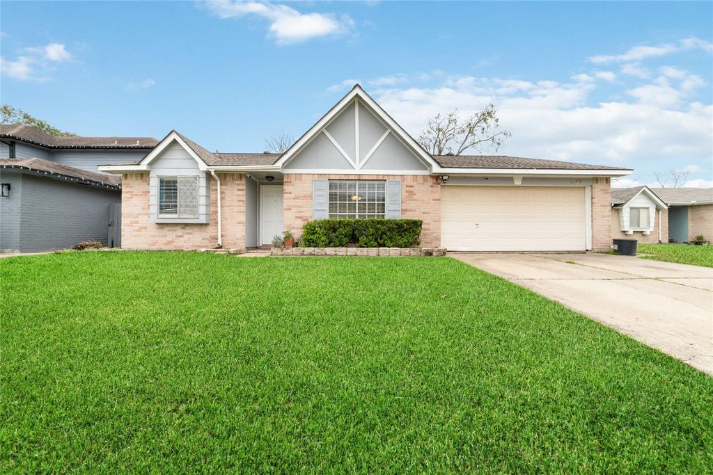 10410 Rancho Bernardo Lane, Sugar Land, TX 77498