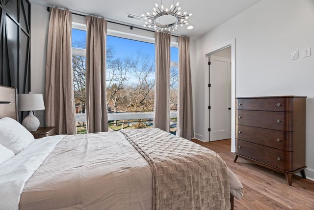 910 Youngs Ln Unit 3, Nashville, TN 37207