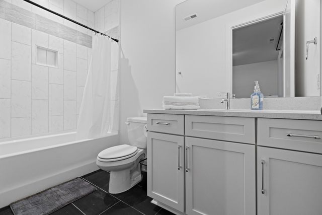 910 Youngs Ln Unit 3, Nashville, TN 37207