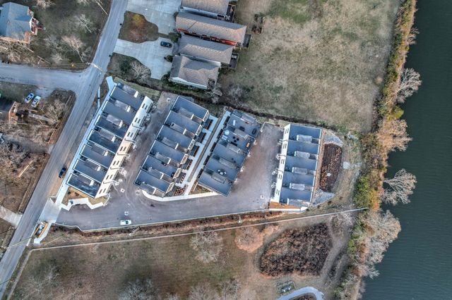 910 Youngs Ln Unit 3, Nashville, TN 37207