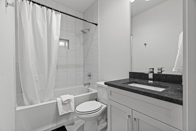 910 Youngs Ln Unit 3, Nashville, TN 37207