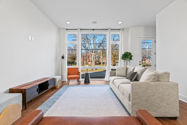 910 Youngs Ln Unit 3, Nashville, TN 37207