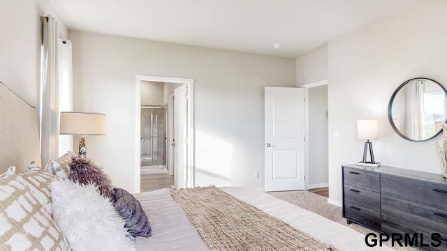 17602 Virginia Street, Omaha, NE 68137