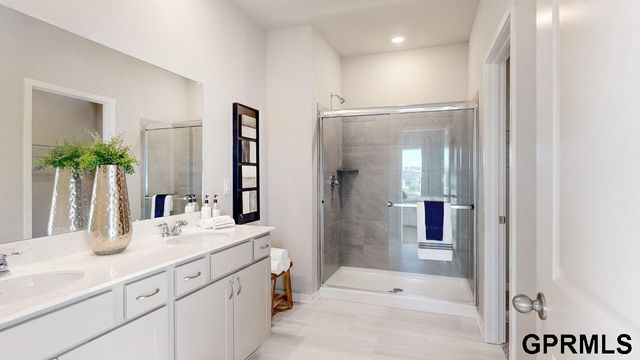 17602 Virginia Street, Omaha, NE 68137