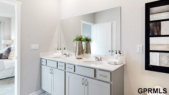 17602 Virginia Street, Omaha, NE 68137