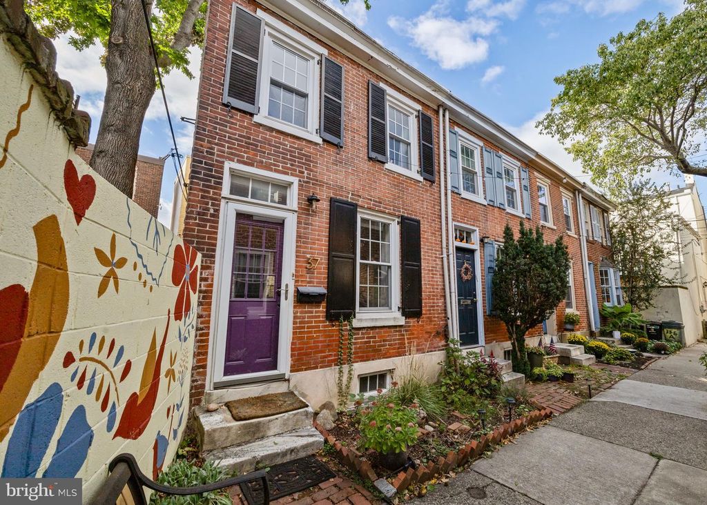 37 QUEENS AVE, Philadelphia, PA 19147