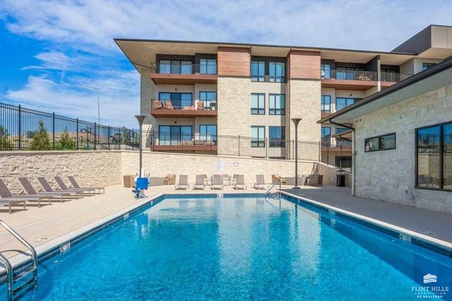 3022 Fieldhouse Cir Apt 112, Manhattan, KS 66503