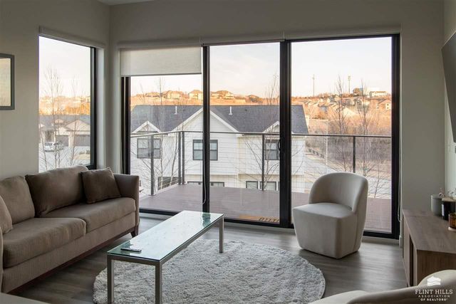 3022 Fieldhouse Cir Apt 112, Manhattan, KS 66503