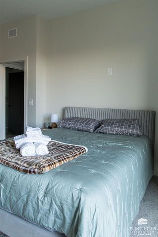 3022 Fieldhouse Cir Apt 112, Manhattan, KS 66503