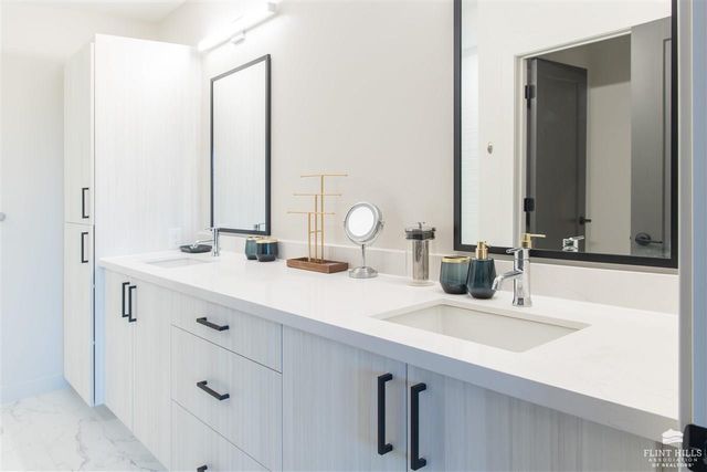 3022 Fieldhouse Cir Apt 112, Manhattan, KS 66503