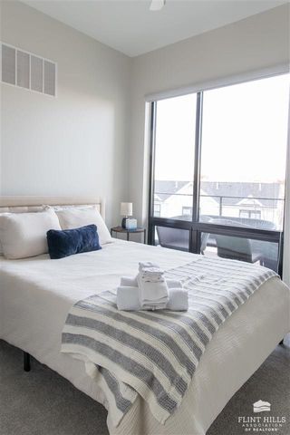 3022 Fieldhouse Cir Apt 112, Manhattan, KS 66503