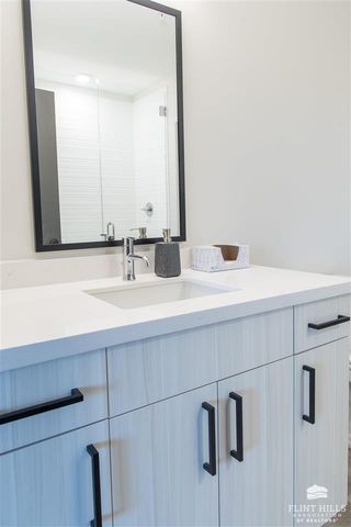 3022 Fieldhouse Cir Apt 112, Manhattan, KS 66503