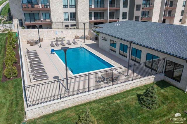 3022 Fieldhouse Cir Apt 112, Manhattan, KS 66503