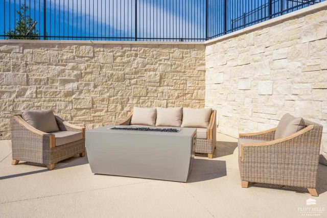 3022 Fieldhouse Cir Apt 112, Manhattan, KS 66503