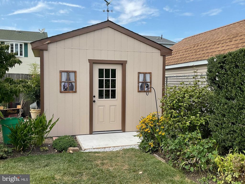 Image 31 of property listing at 4617 MAGNOLIA AVE, Bristol, PA 19007