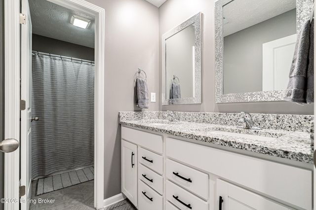 16729 Taunton Vale Rd, Louisville, KY 40245