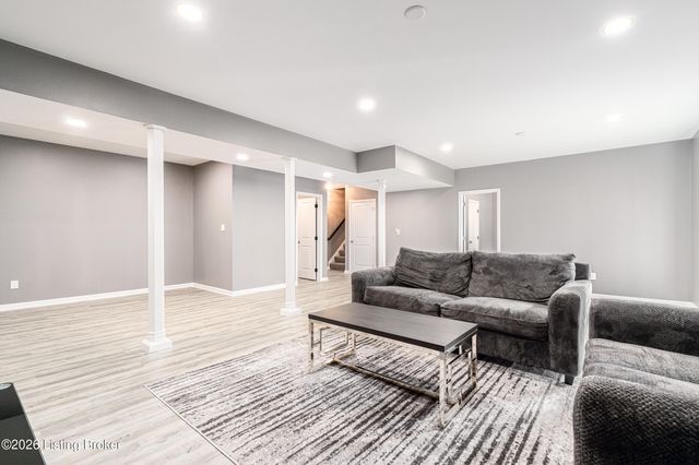 16729 Taunton Vale Rd, Louisville, KY 40245