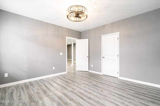 16729 Taunton Vale Rd, Louisville, KY 40245