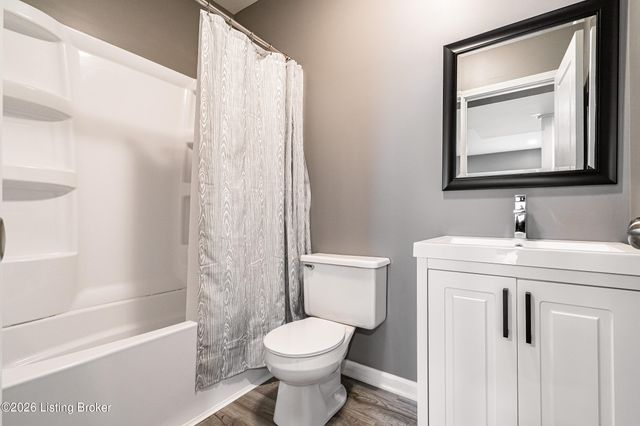 16729 Taunton Vale Rd, Louisville, KY 40245