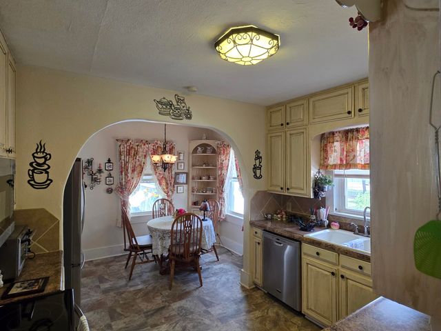 115 N Harlin Drive, West Plains, MO 65775