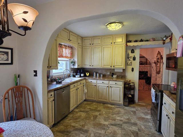 115 N Harlin Drive, West Plains, MO 65775