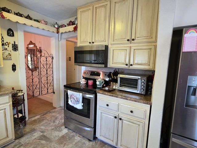 115 N Harlin Drive, West Plains, MO 65775