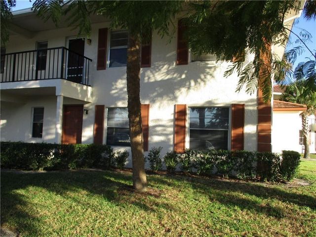 9905 Three Lakes Circle 12-D, Boca Raton, FL 33428