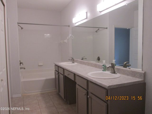 7800 POINT MEADOWS Drive 1224, Jacksonville, FL 32256