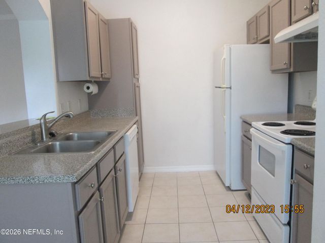 7800 POINT MEADOWS Drive 1224, Jacksonville, FL 32256