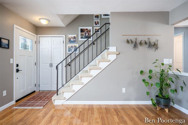 2646 Monroe Avenue, Grand Rapids, MI 49505