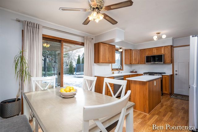 2646 Monroe Avenue, Grand Rapids, MI 49505