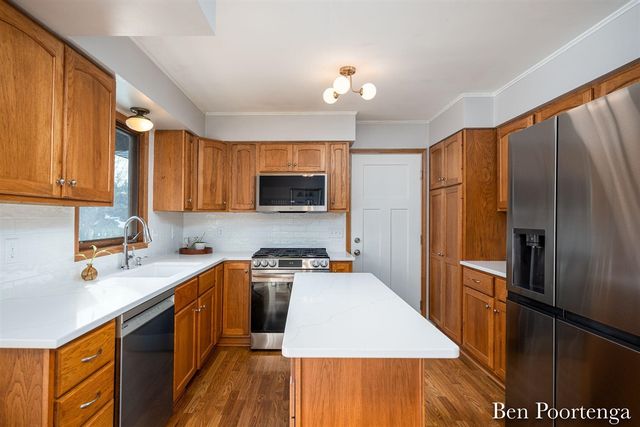 2646 Monroe Avenue, Grand Rapids, MI 49505