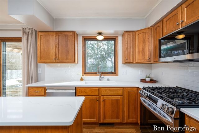 2646 Monroe Avenue, Grand Rapids, MI 49505