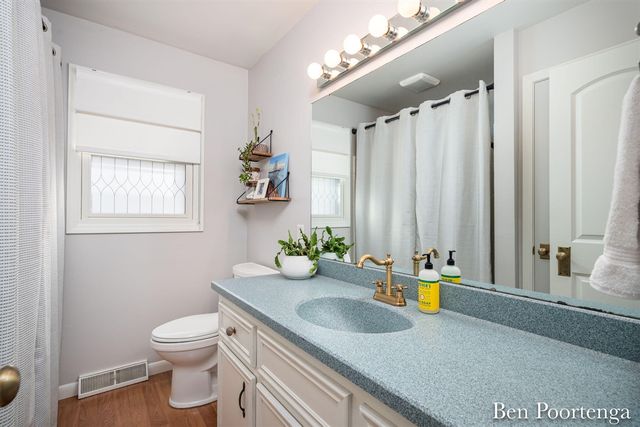 2646 Monroe Avenue, Grand Rapids, MI 49505