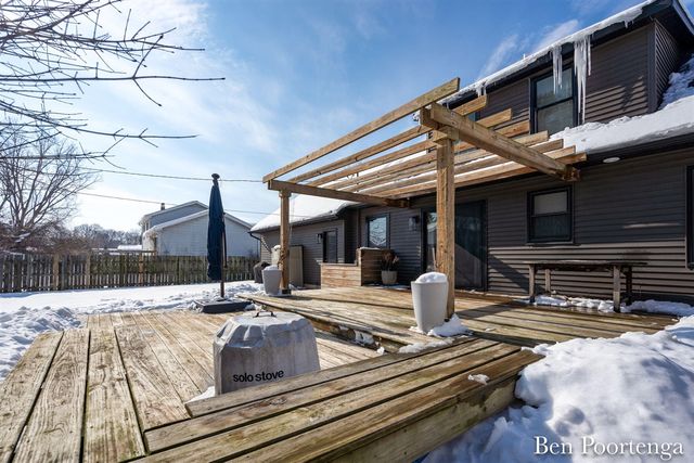 2646 Monroe Avenue, Grand Rapids, MI 49505