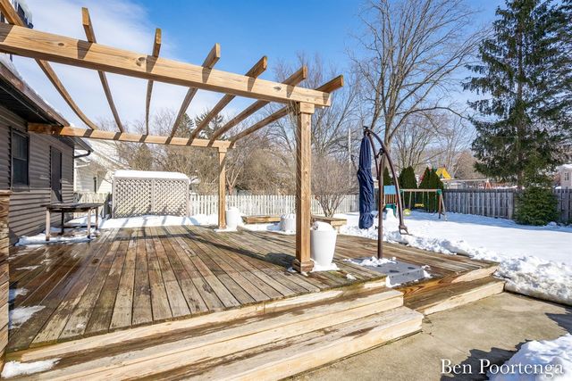 2646 Monroe Avenue, Grand Rapids, MI 49505