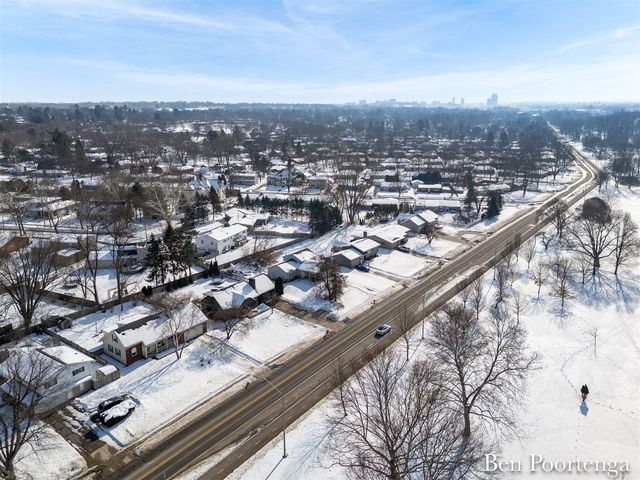 2646 Monroe Avenue, Grand Rapids, MI 49505