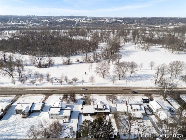 2646 Monroe Avenue, Grand Rapids, MI 49505