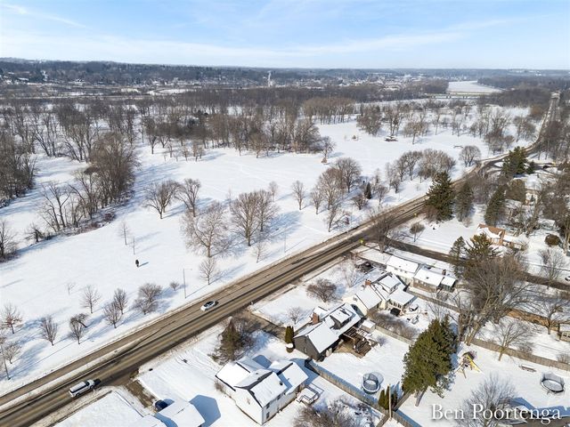 2646 Monroe Avenue, Grand Rapids, MI 49505