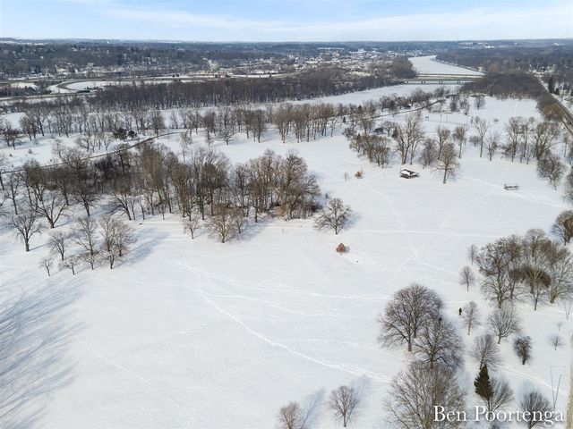 2646 Monroe Avenue, Grand Rapids, MI 49505