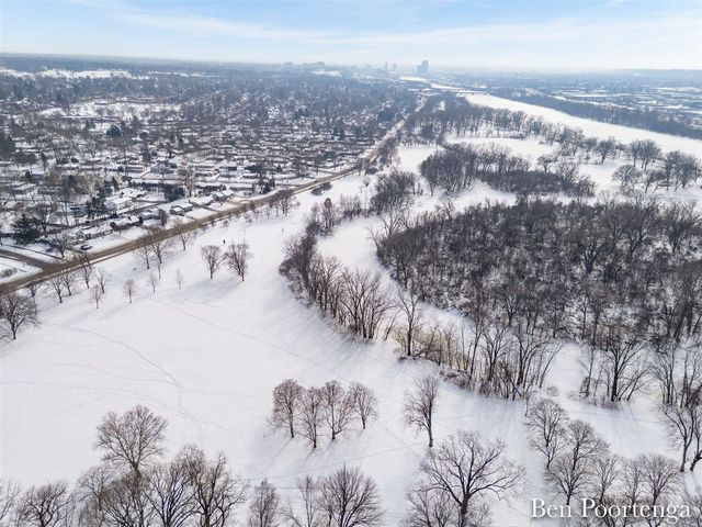 2646 Monroe Avenue, Grand Rapids, MI 49505