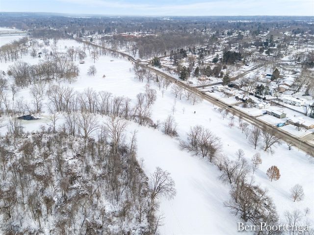 2646 Monroe Avenue, Grand Rapids, MI 49505