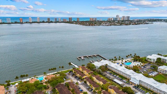 1060 Lake Shore Drive 201, West Palm Beach, FL 33403