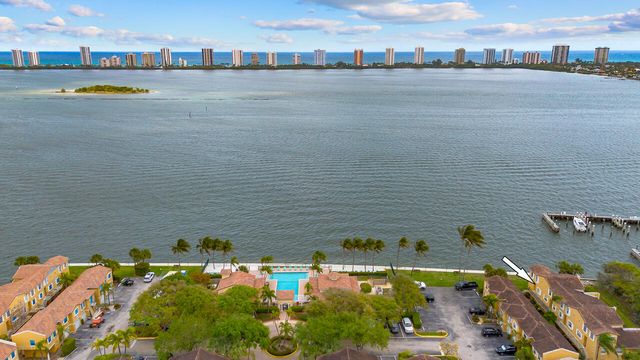 1060 Lake Shore Drive 201, West Palm Beach, FL 33403