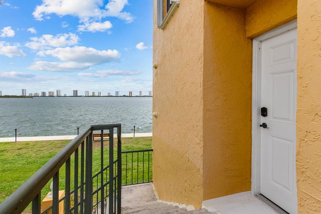 1060 Lake Shore Drive 201, West Palm Beach, FL 33403